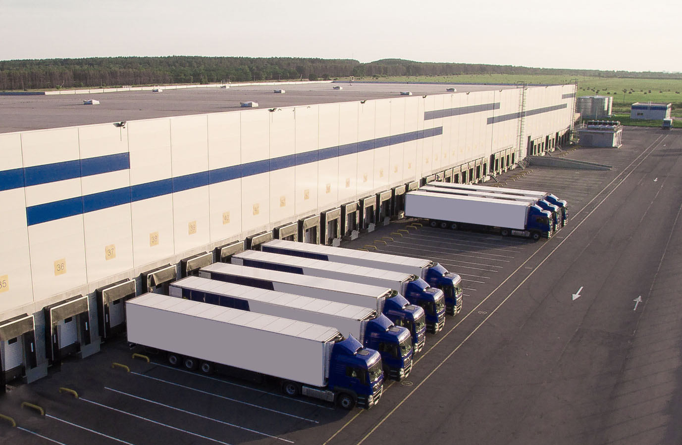 LKW zeigen die Logistik nachhaltig hergestlellter Rucksäcke